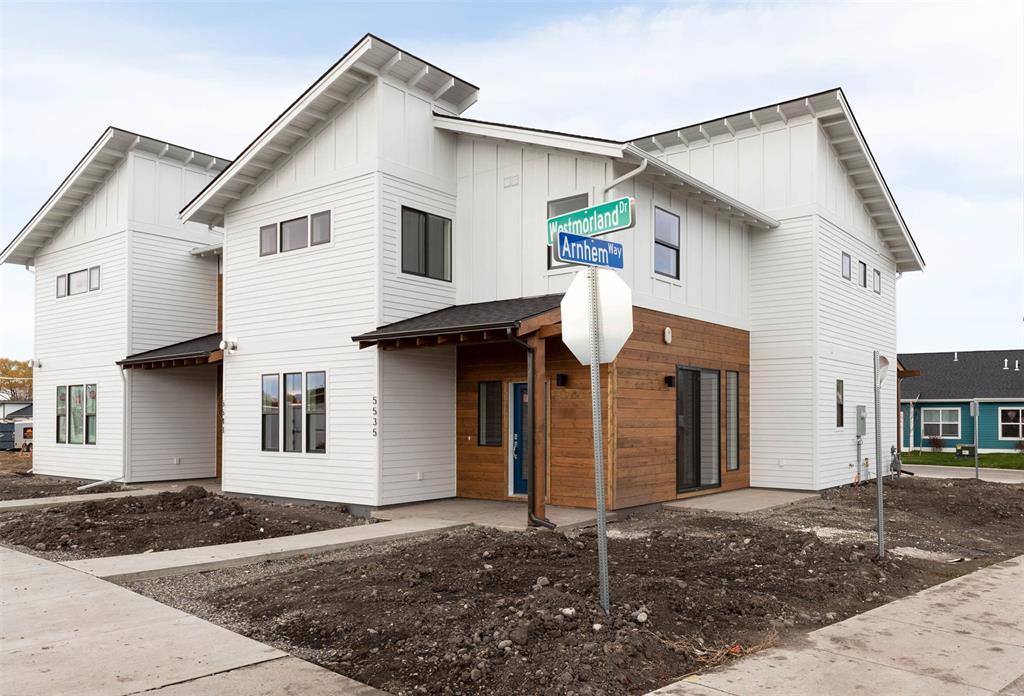 The Lakes at Valley West